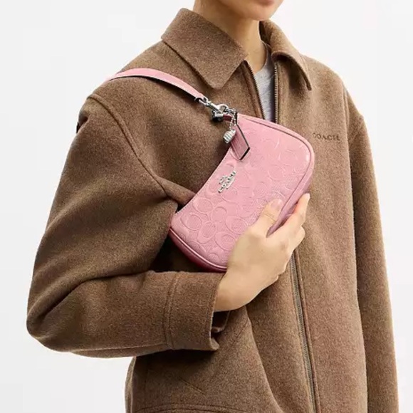 NWT Coach! Teri Mini Crossbody Bag
In Signature Leather With Heart Charm 🌸 - Picture 5 of 9